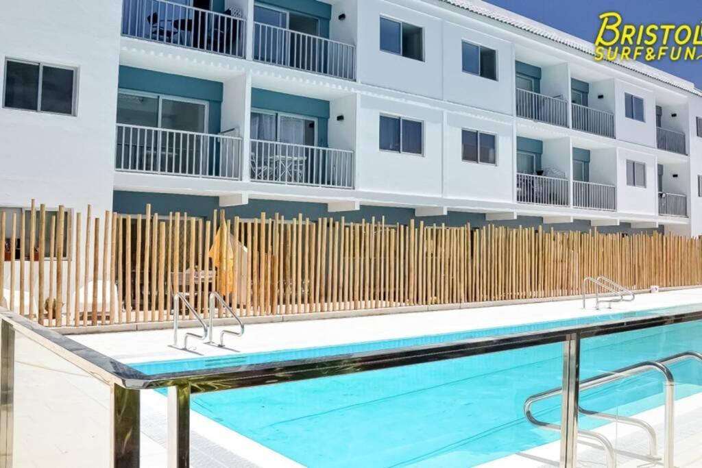 B-Rent Bristol Beach Surf & Fun コラレホ エクステリア 写真